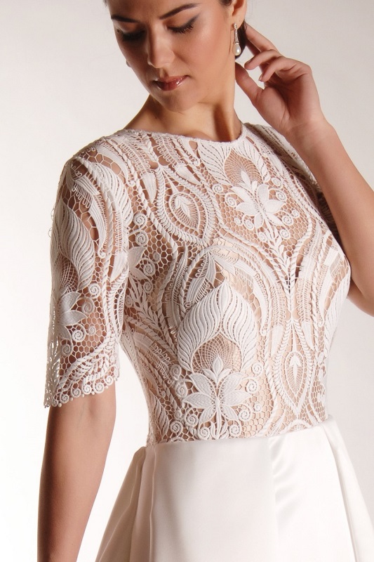 Detail of this lace wedding dress.